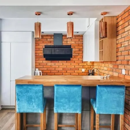 Close-golden - Cozy And Bright - Great Location &swietej Barbary Apartment *